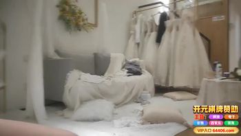 苗条眼镜妹子，挑逗湿了一大片无情猛怼