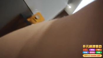 双飞大奶轻熟女，摘了套套被无套内射，连续无套输出