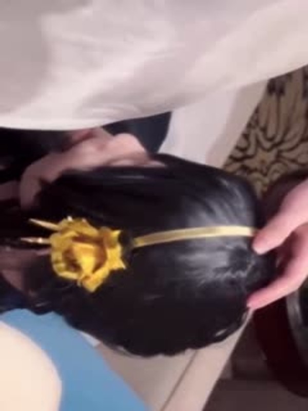 漫展上清纯可人的女大生，私下竟如此放荡。