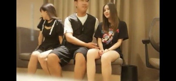 7月11首发【系列】双飞两个腼腆的妹妹1/4