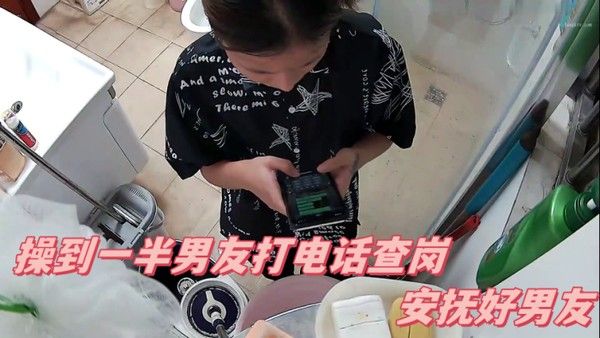 居家摄像头实录出来约.炮操到一半男友打电话查岗安抚好男友被绑炮椅上操